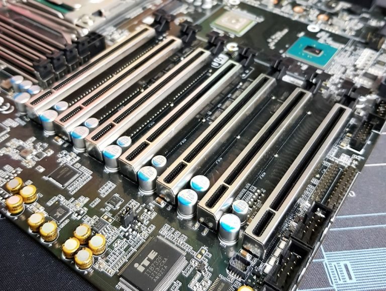 Which PCIe Slot is Best for Your Graphics Card? – Find Out All About It ...